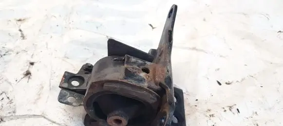 Toyota Avensis T250 Engine mount bracket