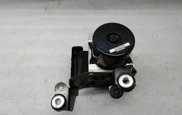 Volvo V70 ABS Pump 31329139 10021205324
