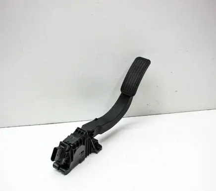 Accelerator throttle pedal