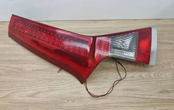 Volvo XC70 Tailgate rear/tail lights