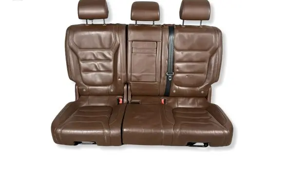 Volkswagen Touareg II Rear seat