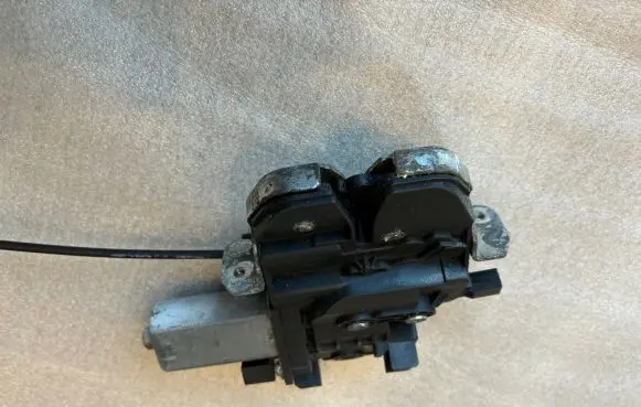 Mercedes-Benz S W221 Tailgate/trunk/boot lock/catch/latch 2217500085 A2217500085