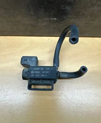 Volkswagen Golf IV Valve vacuum 037906283A 99T207 72240200