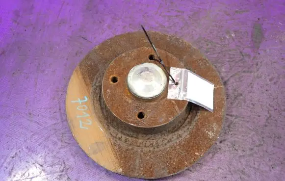 Rear wheel hub spindle/knuckle