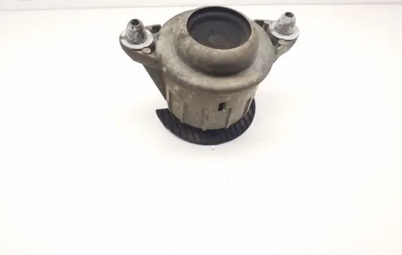 Mercedes-Benz C W204 Engine mount bracket A2042404217