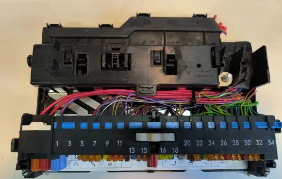 BMW X3 E83 Fuse module 8364542