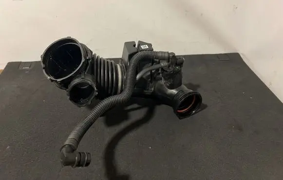 Intake resonator
