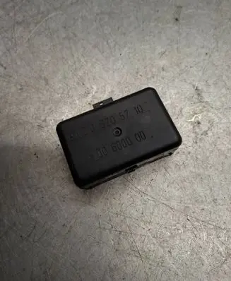 Mercedes-Benz E W211 Rain sensor 2108205710 00600000