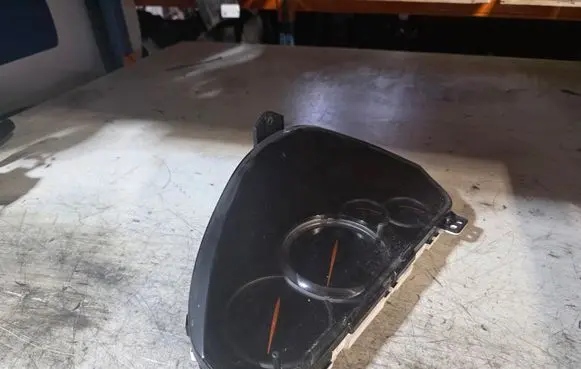 Speedometer (instrument cluster)