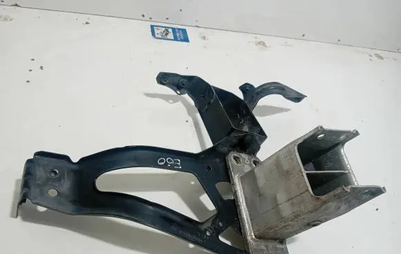 BMW 5 E60 E61 Radiator support slam panel bracket 7163484 101008 11267310