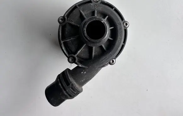 BMW 3 F30 F35 F31 Electric auxiliary coolant/water pump 8637953
