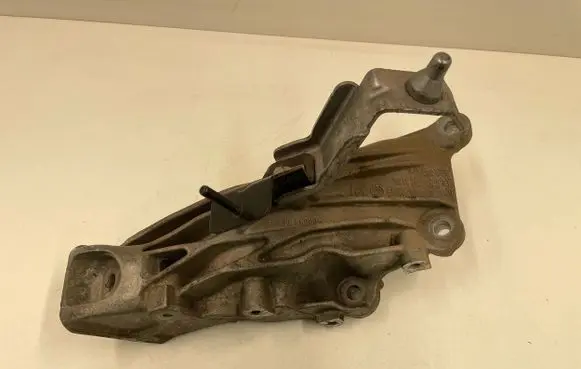 BMW 4 G22 G23 G24 G26 Engine mounting bracket 185747 8053548 22118053548