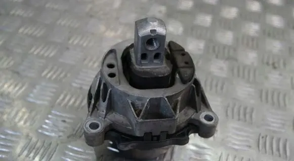 BMW 3 F30 F35 F31 Engine mounting bracket 6785713