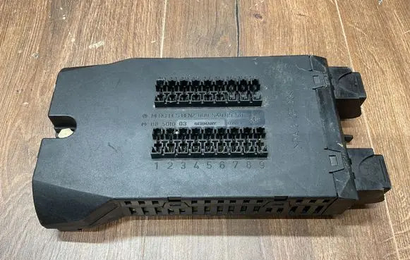 Mercedes-Benz Sprinter W901 W902 W903 W904 Fuse module 0005400950