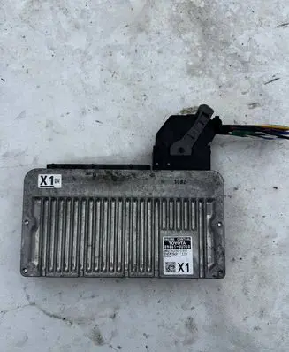 Toyota Yaris Engine control unit/module 896610U710 MB2762007301