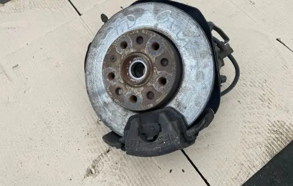 Volkswagen Golf VII Front wheel hub spindle knuckle