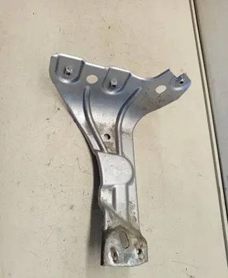Volkswagen PASSAT CC Fender mounting bracket 3C8821142