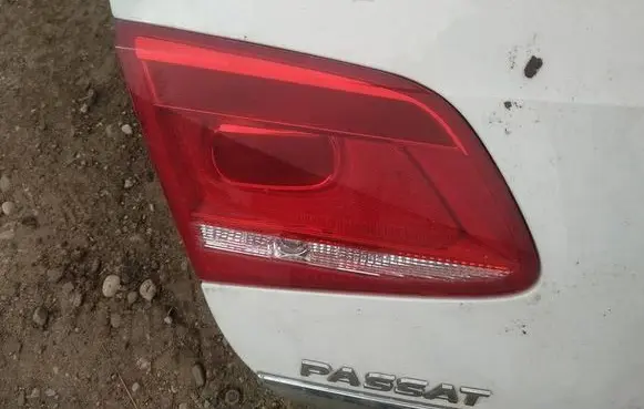 Volkswagen PASSAT B7 Tailgate rear/tail lights
