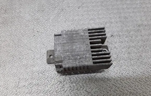 Mercedes-Benz E W210 Coolant fan relay A0275458032