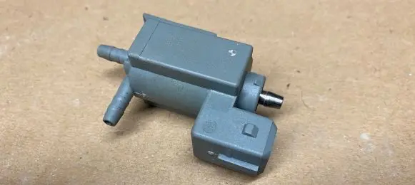 BMW 7 E65 E66 Vacuum valve 70012400 7516376