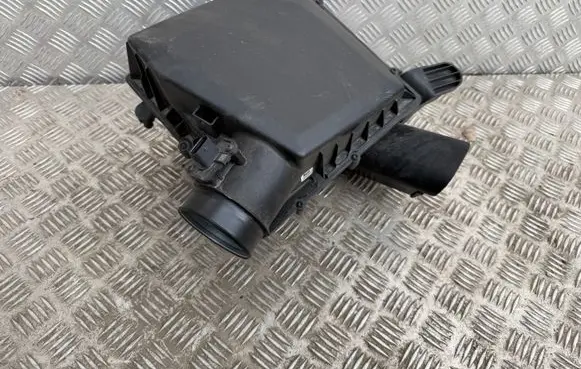 Volvo XC40 Air filter box 32146442