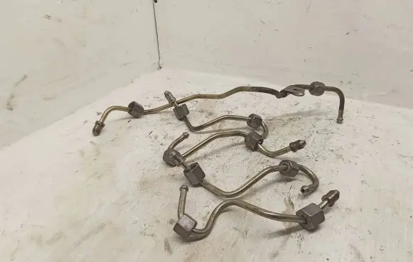 Nissan Qashqai+2 Fuel injector supply line/pipe 