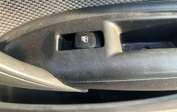 Chevrolet Aveo Electric window control switch 