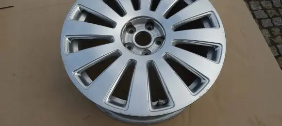 Audi A8 S8 D3 4E R19 wheel hub/cap/trim 4E0601025AG