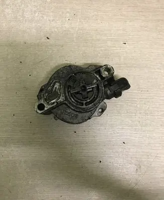 Peugeot 407 Vacuum pump D1562C2