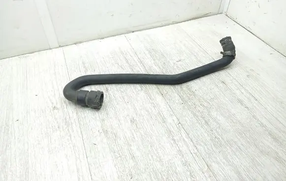 Volvo V70 Engine coolant pipe/hose