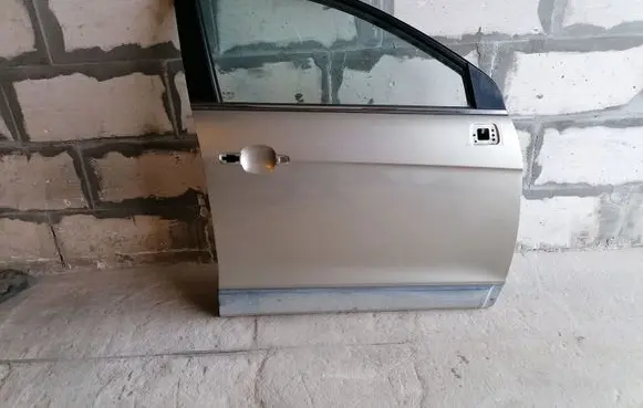 Chevrolet Captiva Front door