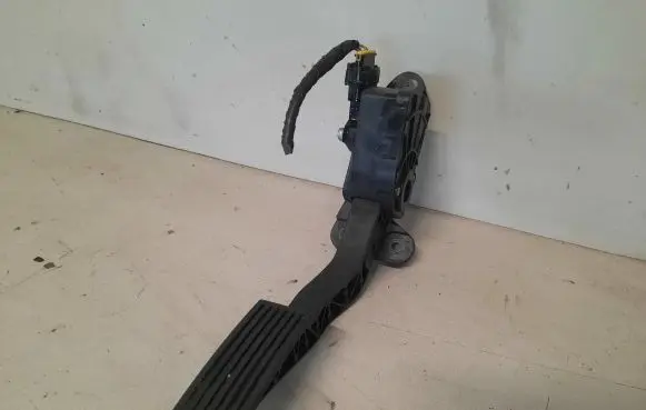 Hyundai ix20 Accelerator throttle pedal 32726-1P200