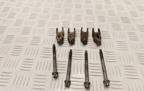Peugeot 208 I Fuel Injector clamp holder
