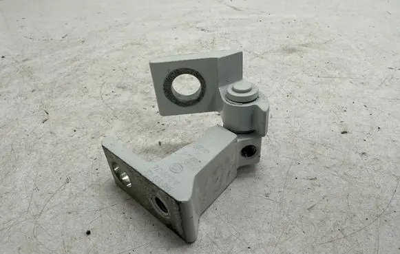 Volkswagen Golf VIII Rear door lower hinge 5H0833401