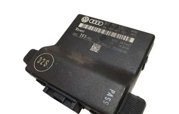 Audi A3 S3 8P Gateway control module 1K0907530J 1K0907951
