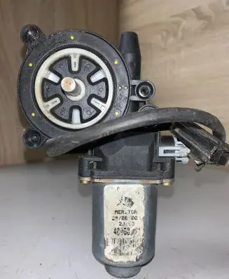 Nissan Primera Front door window regulator motor 400601T3 1140500 MR6170