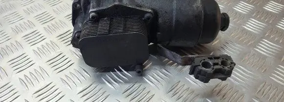 Peugeot 206 CC Oil filter mounting bracket