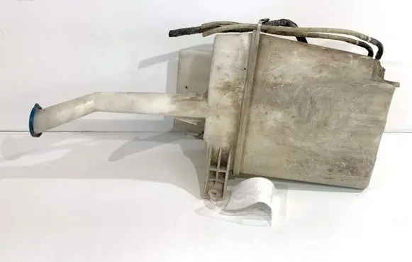 Toyota Avensis T250 Windshield washer fluid reservoir/tank
