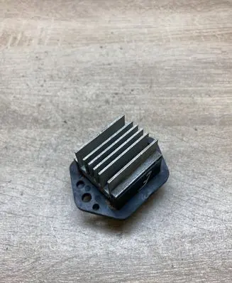 KIA Carnival Heater blower motor/fan resistor W30B28