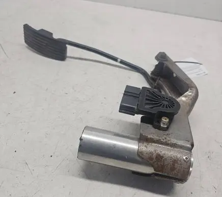 Accelerator throttle pedal