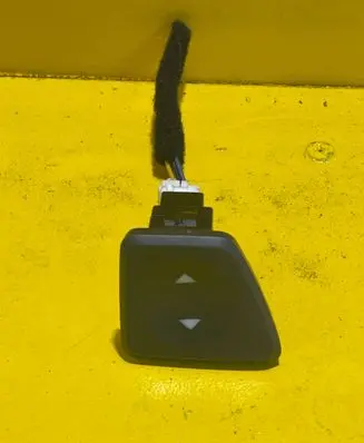 Fiat 500 Tailgate/trunk/boot open switch RZ2R11P6K8