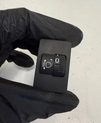 Honda HR-V Headlight level height control switch M560632
