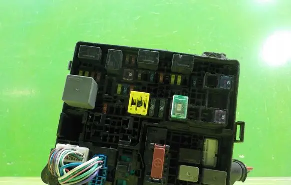 Mitsubishi Outlander Fuse box set BEZPIECZNIKOW 17AB177