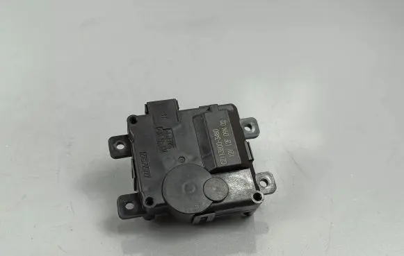Suzuki SX4 S-Cross Air flap motor/actuator CZ1138003480
