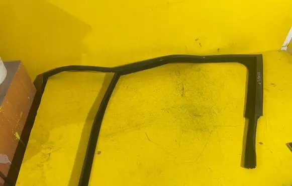 Opel Meriva B Front door rubber seal 