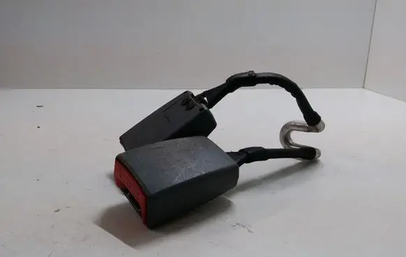 Citroen C5 Rear seatbelt buckle 33013593