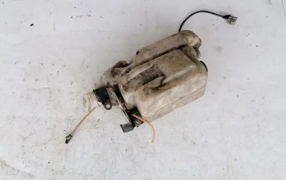 Mazda 626 Windshield washer fluid reservoir/tank