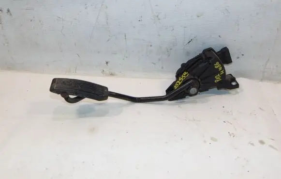 Nissan Primera Accelerator throttle pedal 18002AU410