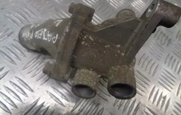 Mitsubishi Pajero Pinin Thermostat housing 