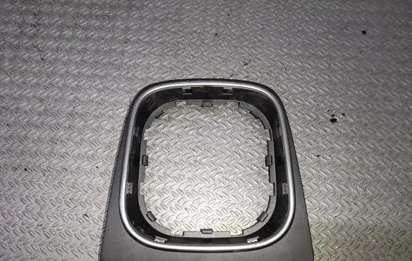 Volkswagen Golf V Gear shifter surround trim plastic 1K0711113BJ